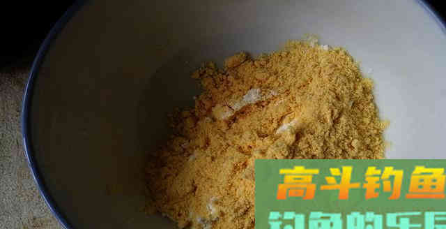 农村小哥用小米椒做窝料，诱鱼快穿透力强，附配方