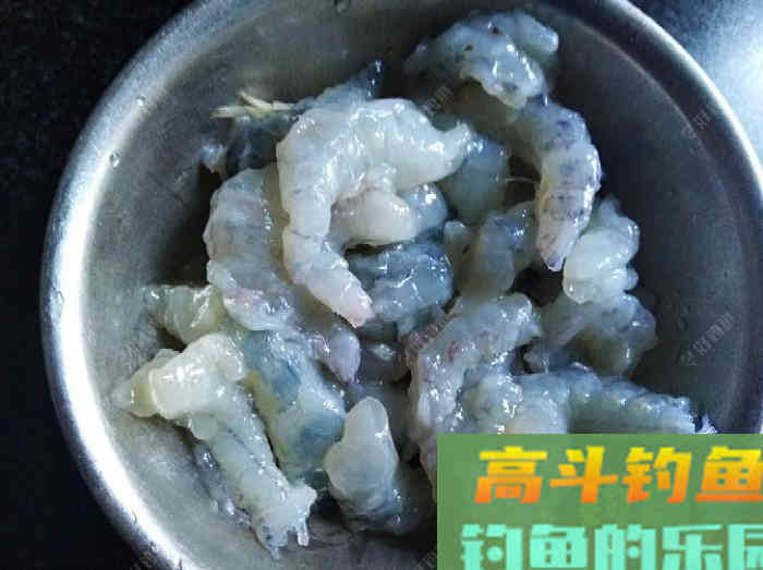制作虾饵备战初冬钓鲫