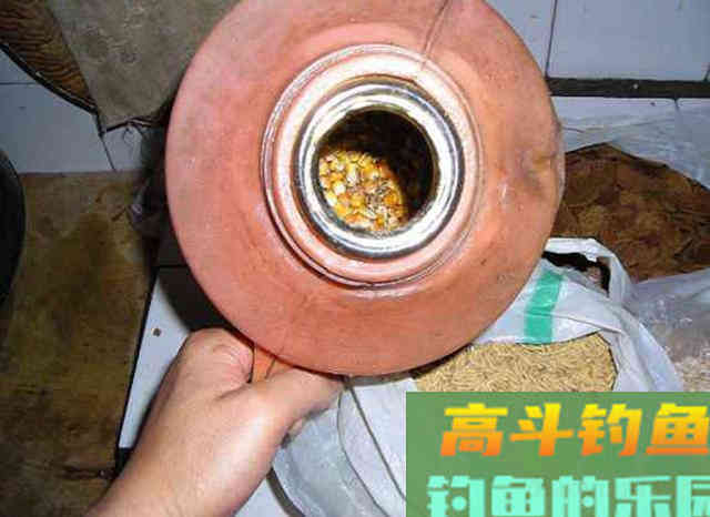 老钓手自制四种粮食钓饵，在农村十分常见