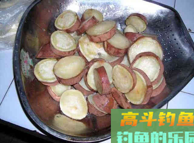 老钓手自制四种粮食钓饵，在农村十分常见