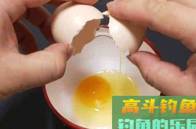 在深秋野钓过程中，配饵时可以加入的一些天然添加剂