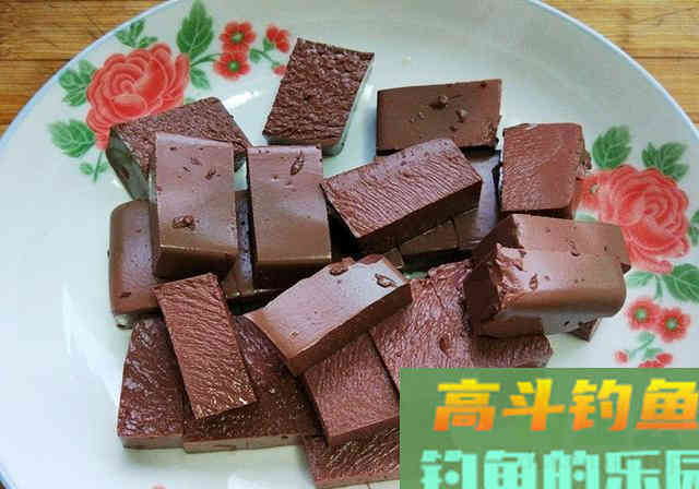 分享1套比蚯蚓红虫还好用的饵料配方，专攻大鲫大鲤