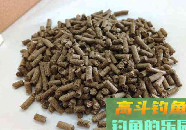 小伙自制钓鱼窝料，花了200块买了40斤原料