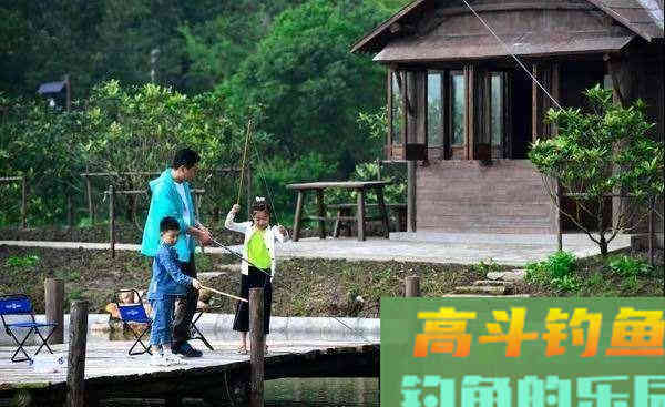 生长在地表的蚯蚓，为何让水里的鱼类都喜欢