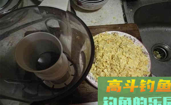 两种嫩玉米饵料制作方法，夏钓草鱼很给力