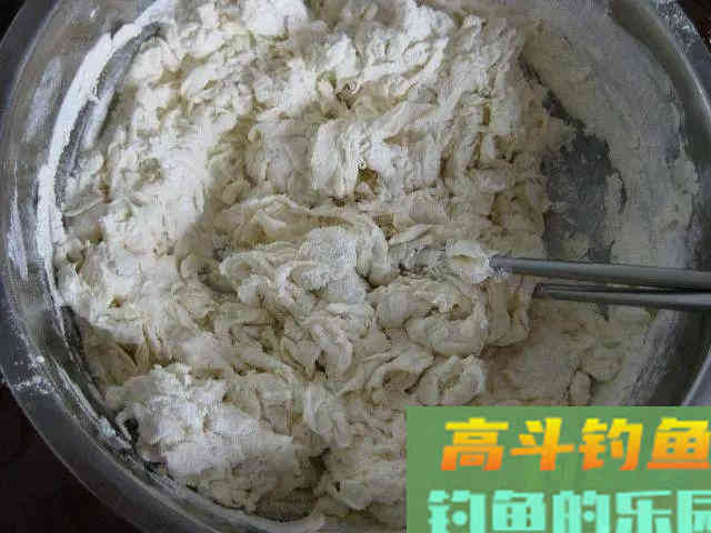 民间最土的2种鲫鱼饵料，越冷效果越好，上大板鲫