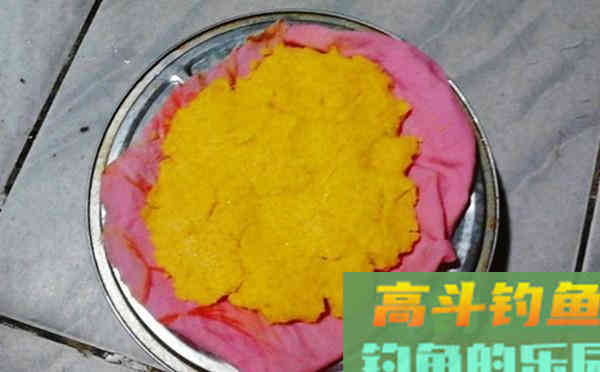 自制鲤鱼特效饵料，夏季野钓大鲤鱼必备