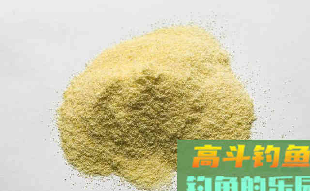 野钓鲫鱼，饵料根本不用买，用这些物料