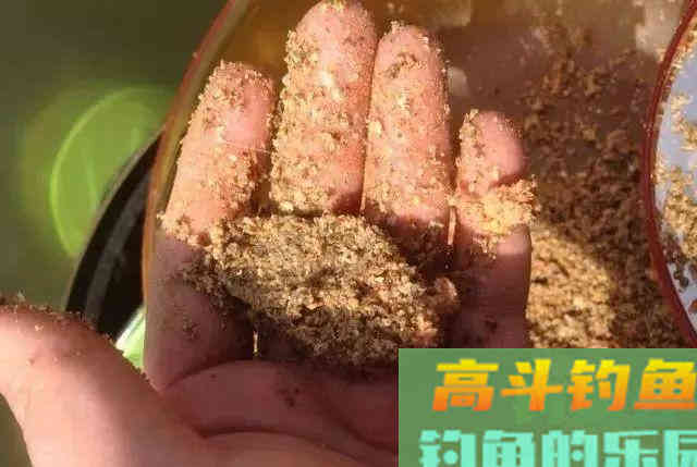 民间最土的2种鲫鱼饵料，越冷效果越好，上大板鲫
