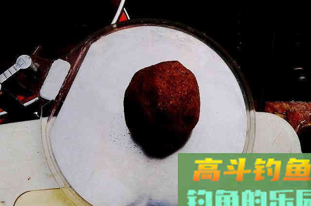 野钓鲫鱼饵料配方来袭，喜欢钓鱼的钓友别错过