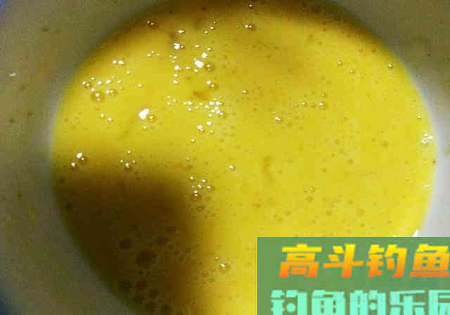 5块钱的鸡肝，简单加工，河边钓了10条鲶鱼