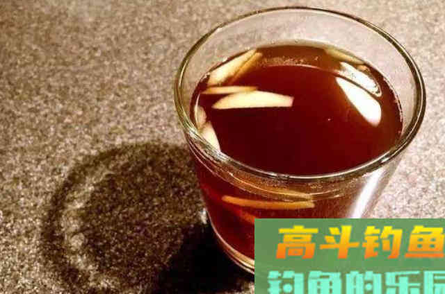 为啥这5种开饵水比小药更受欢迎？渔具店老板说了原因