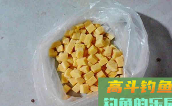 自制鲤鱼特效饵料，夏季野钓大鲤鱼必备