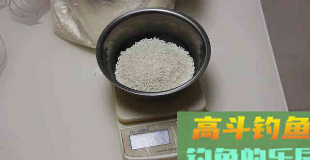 自制大米鲫鱼饵，能狂上鲫鱼的自制熟糯米混合饵
