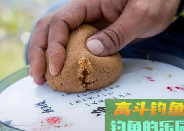 冬天野钓的时候，需要钓友牢牢记住的一些饵料用法