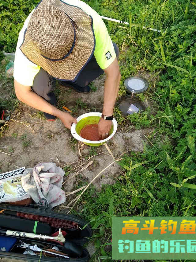每个渔具店都有自己的秘方饵，好不好用还得鱼说了算