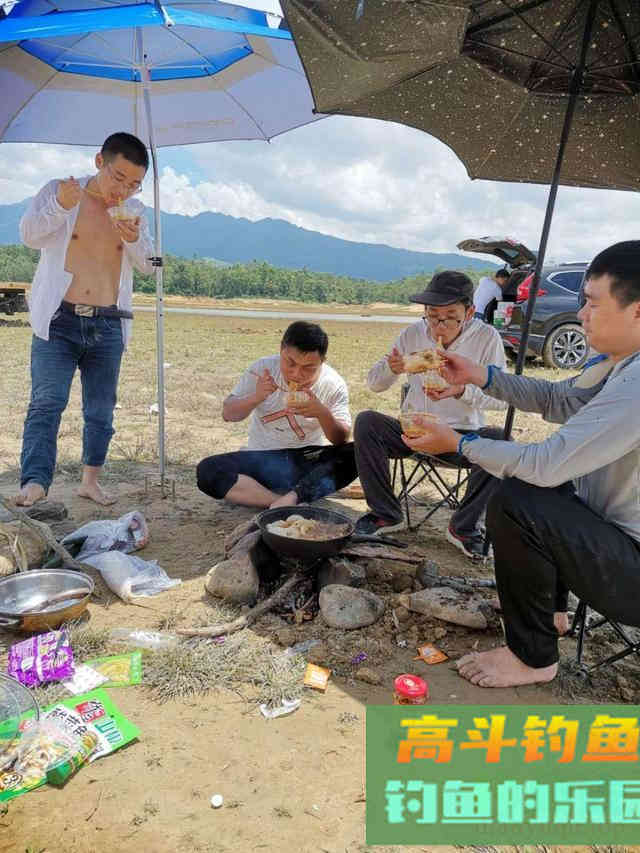 春天钓鱼饵料促开口诱鱼添加剂盘点，大部分家里就有
