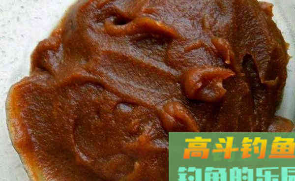 秋季钓大鱼，饵料中加料，效果翻倍，通杀鲫草鲤
