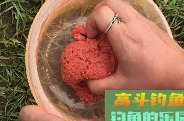 10元一包的饵料,冷天钓大板鲫好,省钱又省事 10元一包的饵料,冷天钓大板鲫好,省钱又省事