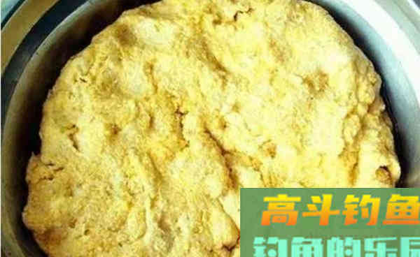 秋季使用这些自制饵料，专门为草鱼和鲤鱼准备