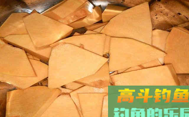 鲫鱼鲤鱼草鱼都爱吃的饵料配方，自制简单成本低