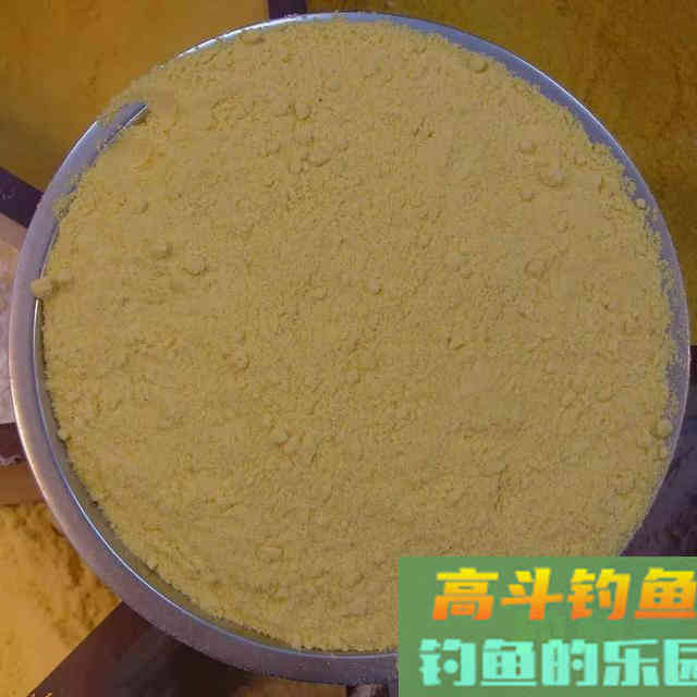 用蚯蚓在冬季野钓，诱钓效果一般的可以这样试试