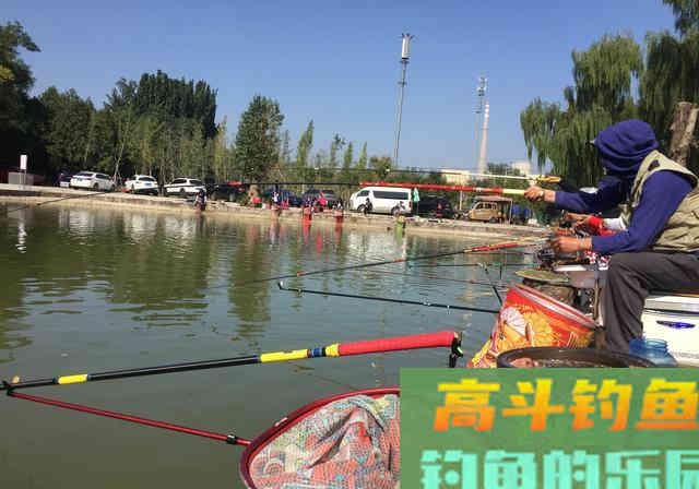 一套看似外行的装备，却演绎出饲料钓鱼的精髓