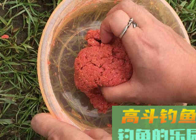 在饵料当中添加酒米后，需要注意的相关事项