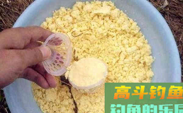 夏钓鲢鳙自制的饵料配方