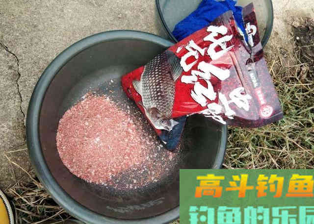 冬季野钓大鲫鱼时，需要记住的一些用饵方法