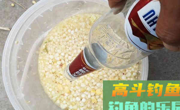 秋季钓鱼靠饵料，加点这些料，一钓一个准
