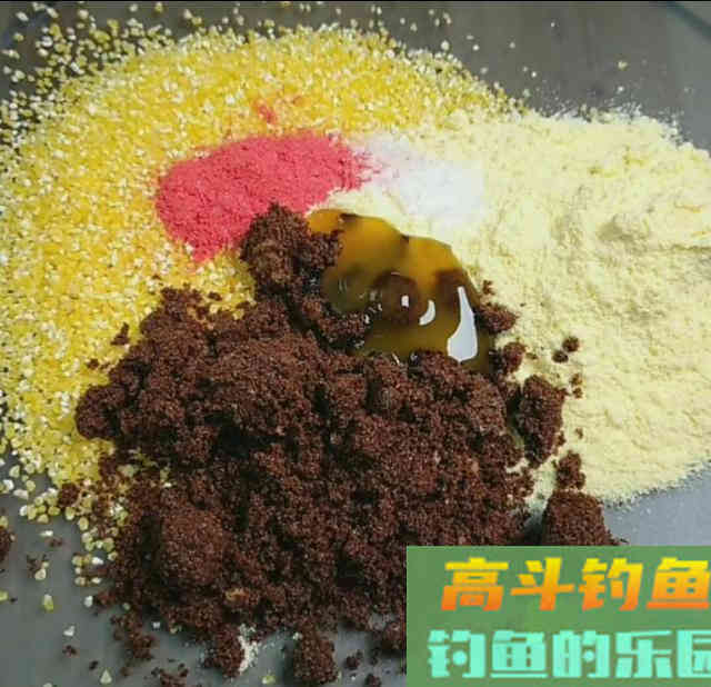 这款自制饵料专钓大鲤鱼，每次一小盆，从未失手过