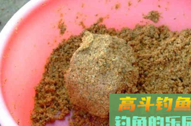 难怪老钓手不想说，原来这鲤鱼饵比小药还管用