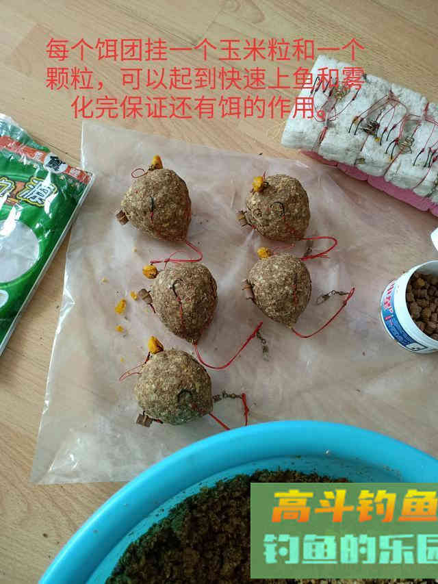 辽河海竿钓鲤鱼多年，玉米面最好用，附糟食饵配制步骤