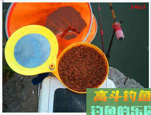 夏天大鱼诱惑之搓饵，高手探讨饵料