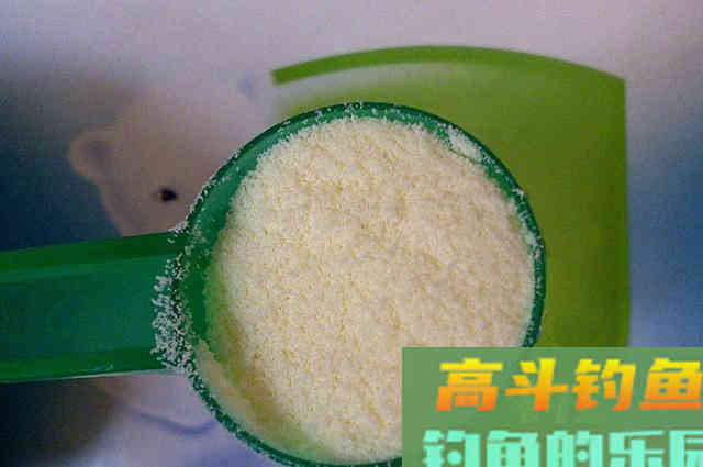 馒头加这些东西做饵料，钓鲫鱼有奇效，成本不到5块钱