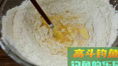 民间最土的2种鲫鱼饵料，越冷效果越好，上大板鲫