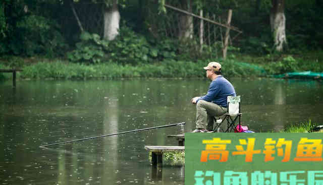 不可忽视的打窝学问，提前打窝不但上鱼快 而且钓获多