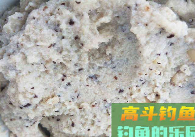 自制窝料加入少量牛粪，发窝快留鱼持久