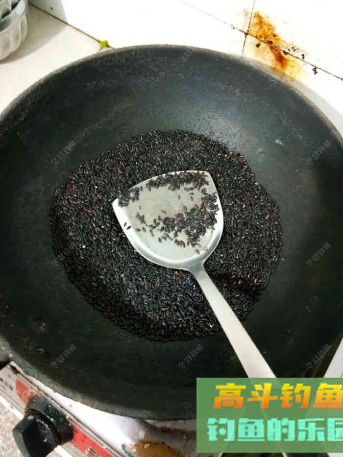 试做黑米窝料，等待检验诱鱼效果！
