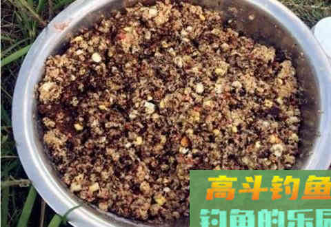 专业钓手用的鲫鲤窝料配方，四季通用留窝持久