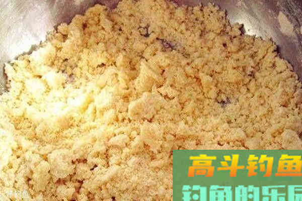 野钓鲤鱼必杀饵料配方，香甜可口，不愁钓不到鱼