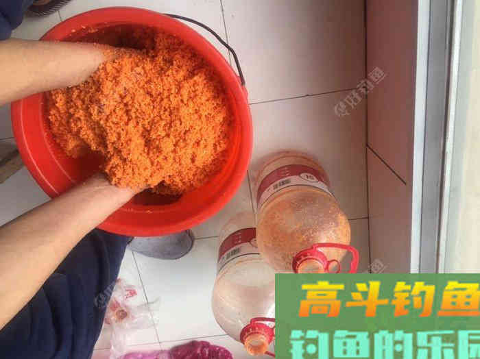 去年自制的打窝饵料，重新调配效果好