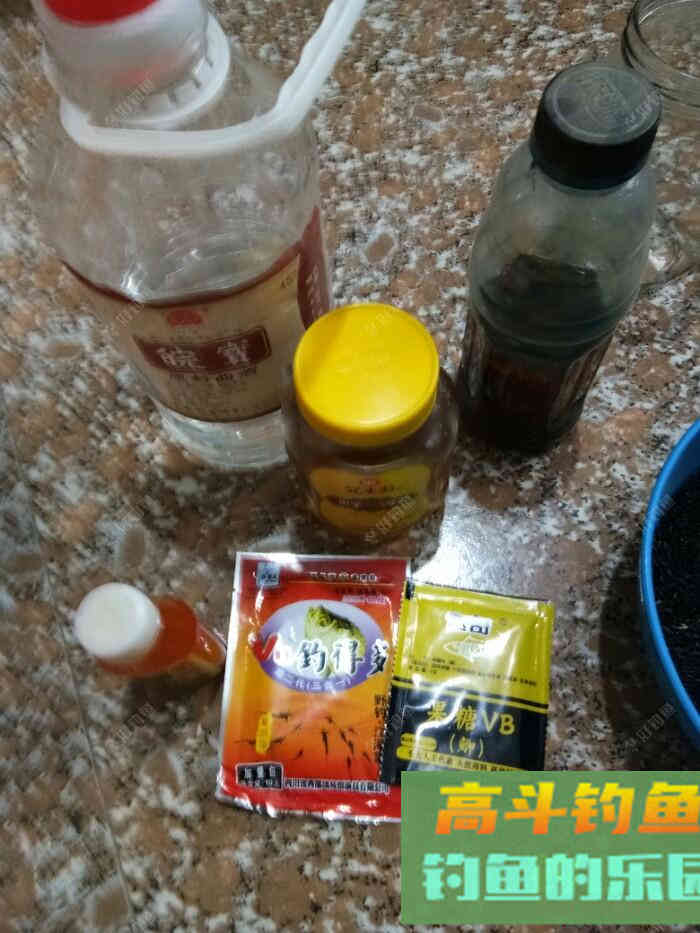 试做黑米窝料，等待检验诱鱼效果！
