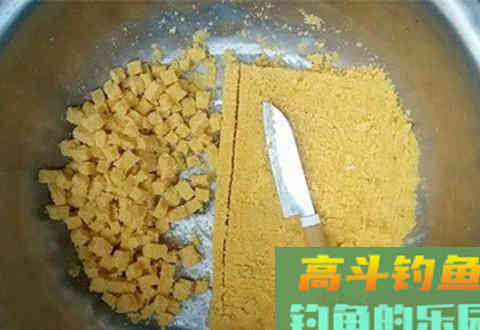 野钓鲤鱼必杀饵料配方，香甜可口，不愁钓不到鱼