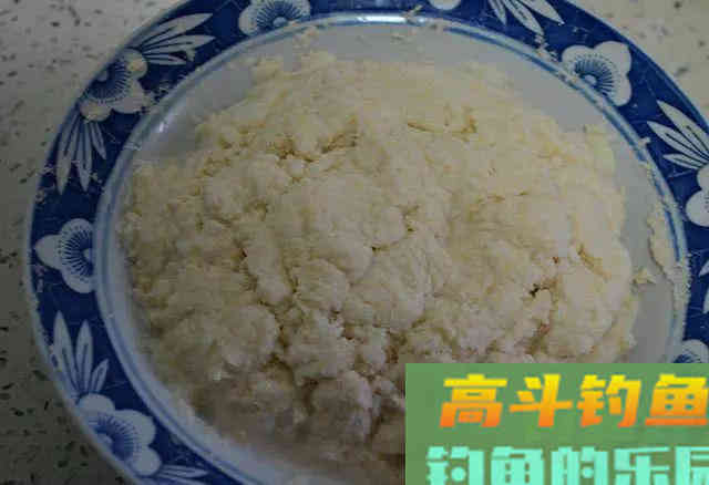 成本不到20块的鲤鱼窝料配方，聚鱼快留鱼久