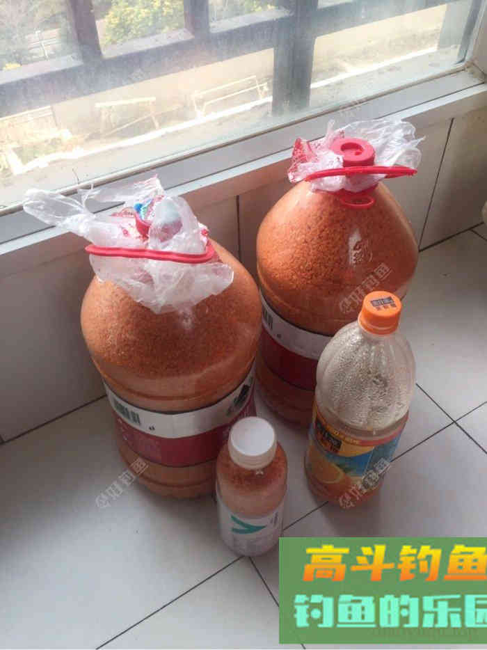 去年自制的打窝饵料，重新调配效果好