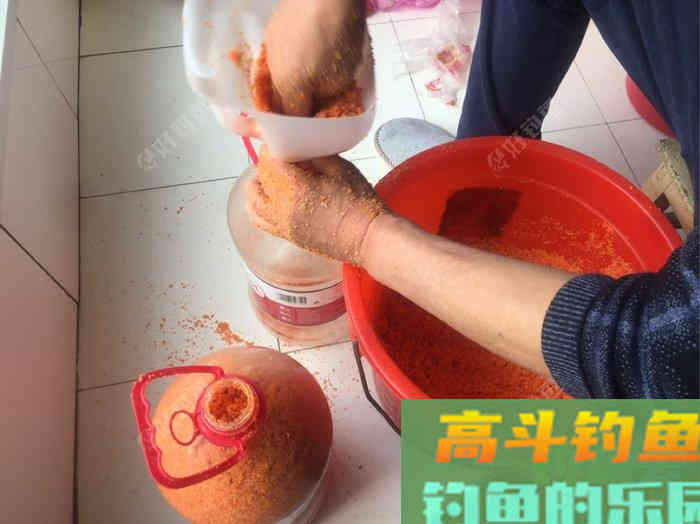 去年自制的打窝饵料，重新调配效果好