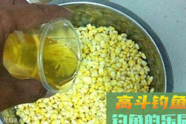 野钓草鱼绝杀饵料，每次使用都不会让你失望