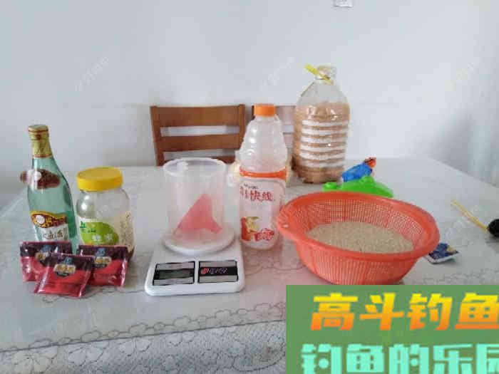 自制中药酒米和麝香酒米窝料，春季钓鱼用得上了